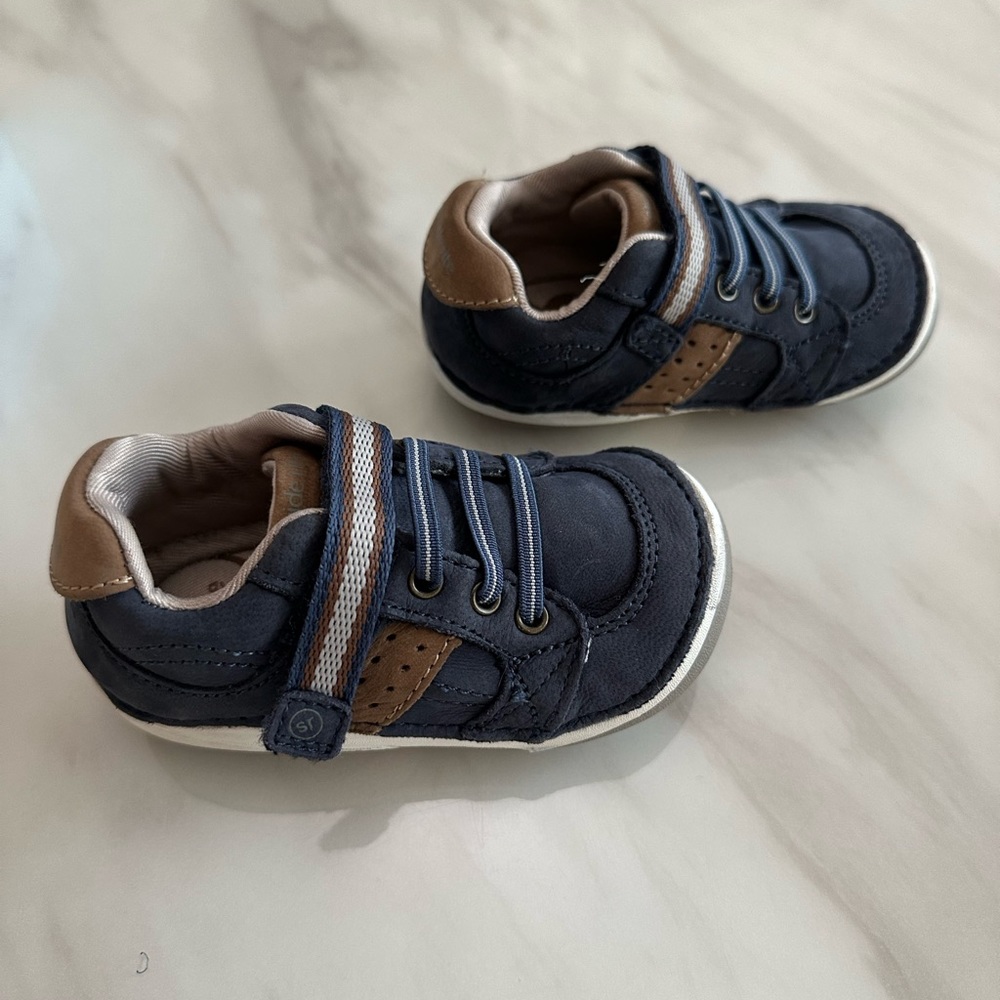 Stride Rite-Artie Lightweight Leather Sneaker